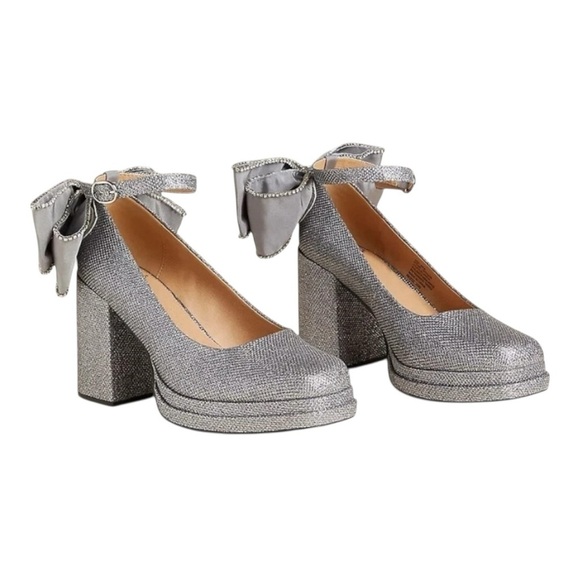 Torrid BETSEY JOHNSON SILVER BOW BACK HEEL size 7.5 (WW - WIDE WIDTH) NIB - Picture 4 of 15